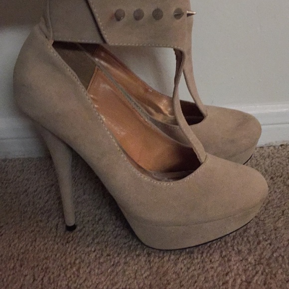 Heels - Picture 2 of 2